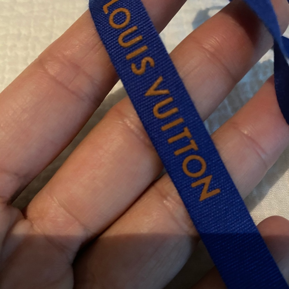 Louis Vuitton - Picture 4 of 4